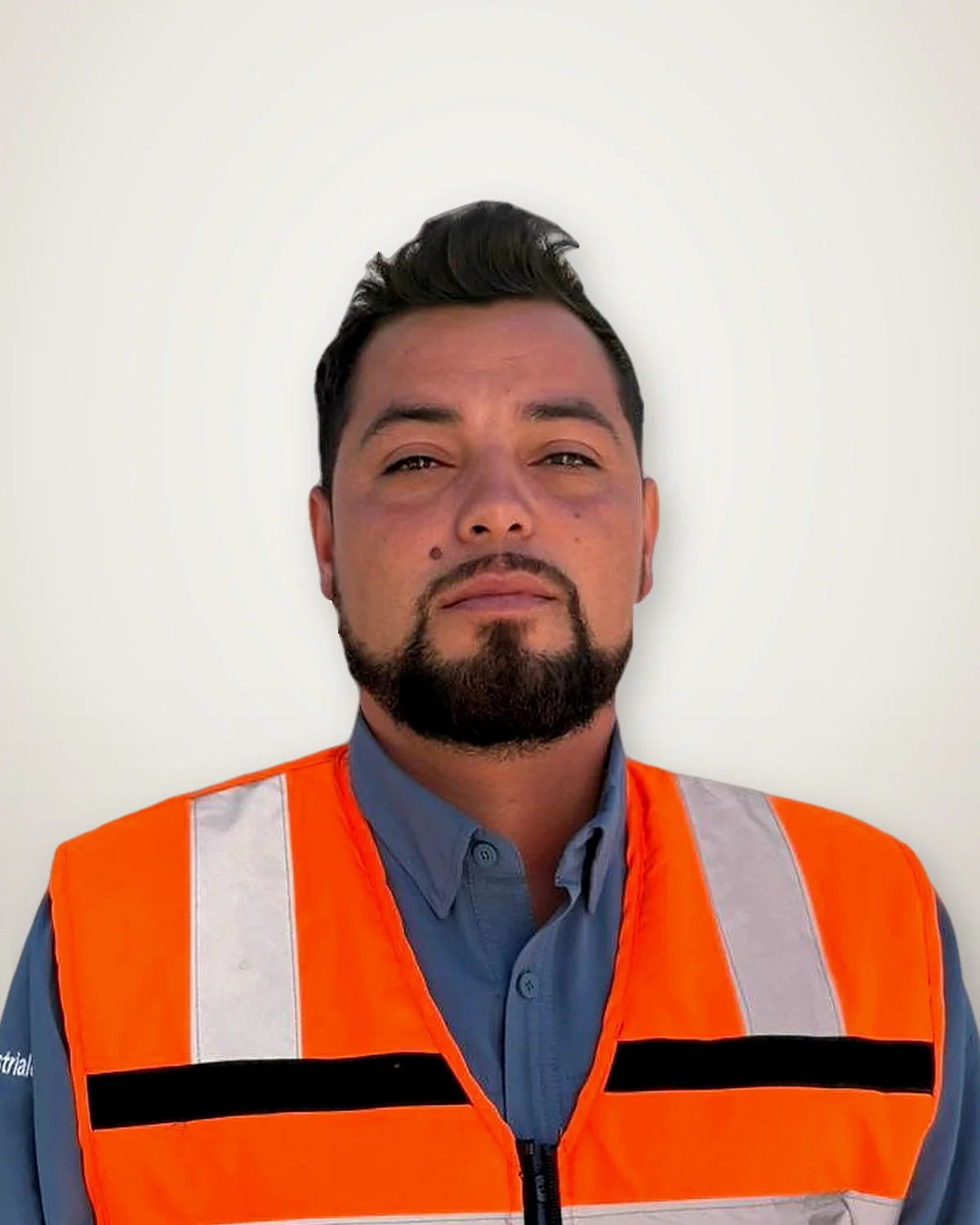 Retrato de Simón Calaf Aguilera,
Ingeniero en Construcción
Jefe de Operaciones de Othalan, con chaleco reflectante